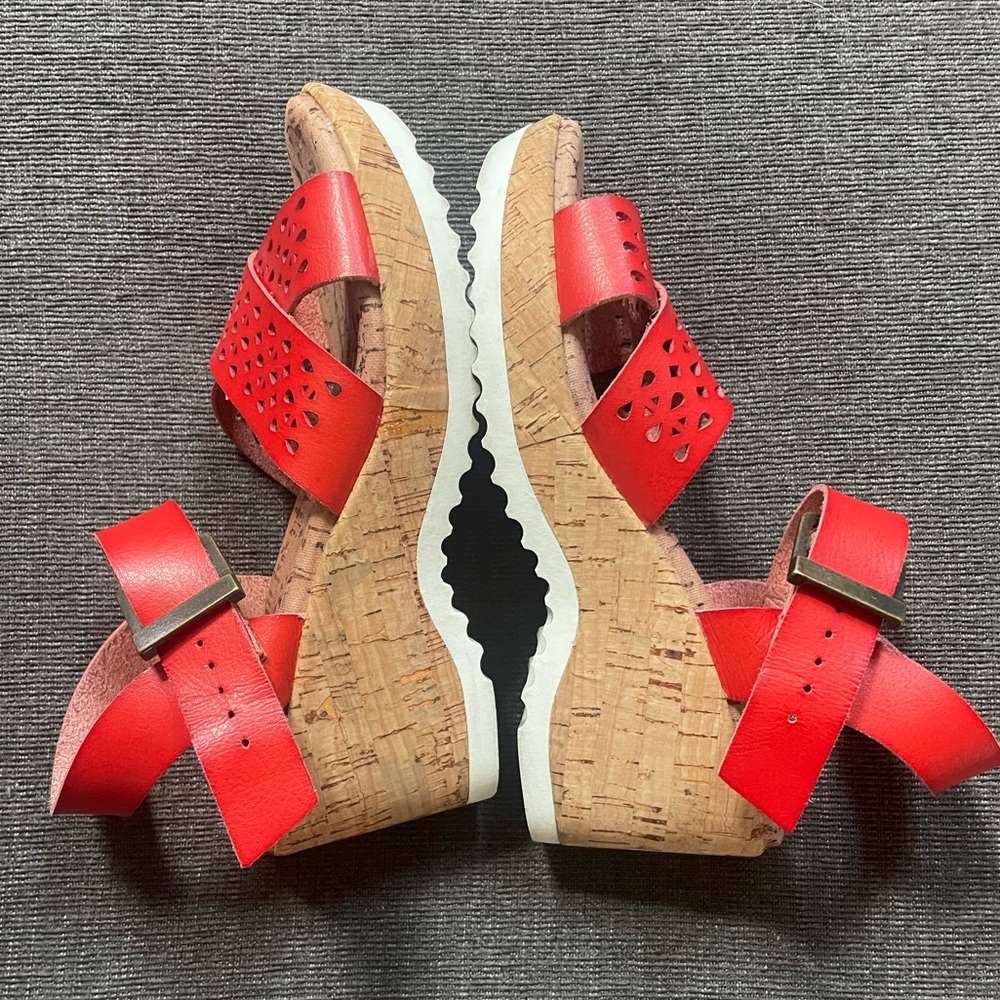 Skechers Cali Women's Bohemias Urban Pixie Wedge Sandals shoes red memory foam 6 - Picture 3 of 10